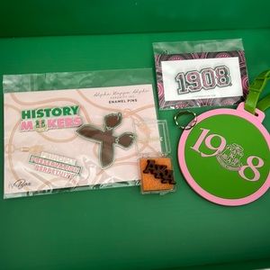 This is a total of 5 pins! Also an adjustable AKA Ring, & a luggage 🏷️tag! Cute